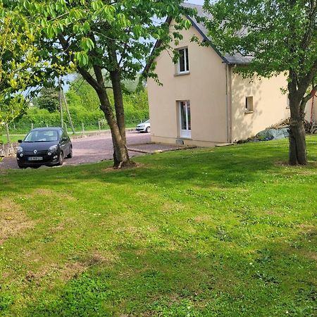 L Etablissement Gold Beach Propose 1 Hebergement , Maison 80M2 Avec Terrain 500M2, Parking Prive A 4 Min Du Port Artificiel D Arromanches, Services Accueil Personnalise, Lits Faits, Serviettes, Menage, Netflix, Wifi Ryes エクステリア 写真