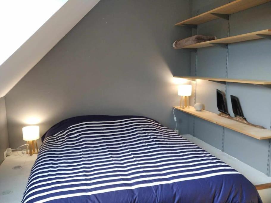 L Etablissement Gold Beach Propose 1 Hebergement , Maison 80M2 Avec Terrain 500M2, Parking Prive A 4 Min Du Port Artificiel D Arromanches, Services Accueil Personnalise, Lits Faits, Serviettes, Menage, Netflix, Wifi Ryes エクステリア 写真