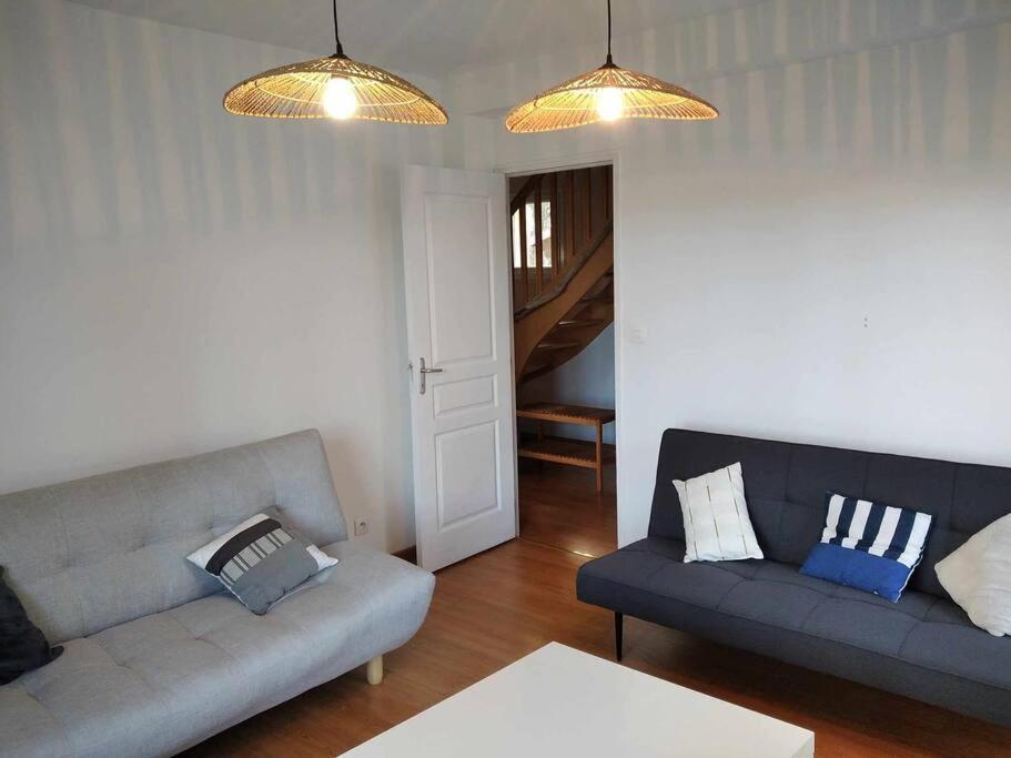 L Etablissement Gold Beach Propose 1 Hebergement , Maison 80M2 Avec Terrain 500M2, Parking Prive A 4 Min Du Port Artificiel D Arromanches, Services Accueil Personnalise, Lits Faits, Serviettes, Menage, Netflix, Wifi Ryes エクステリア 写真