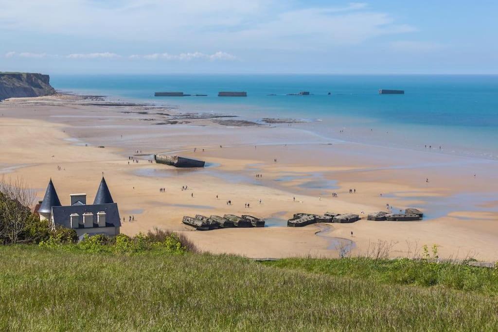L Etablissement Gold Beach Propose 1 Hebergement , Maison 80M2 Avec Terrain 500M2, Parking Prive A 4 Min Du Port Artificiel D Arromanches, Services Accueil Personnalise, Lits Faits, Serviettes, Menage, Netflix, Wifi Ryes エクステリア 写真