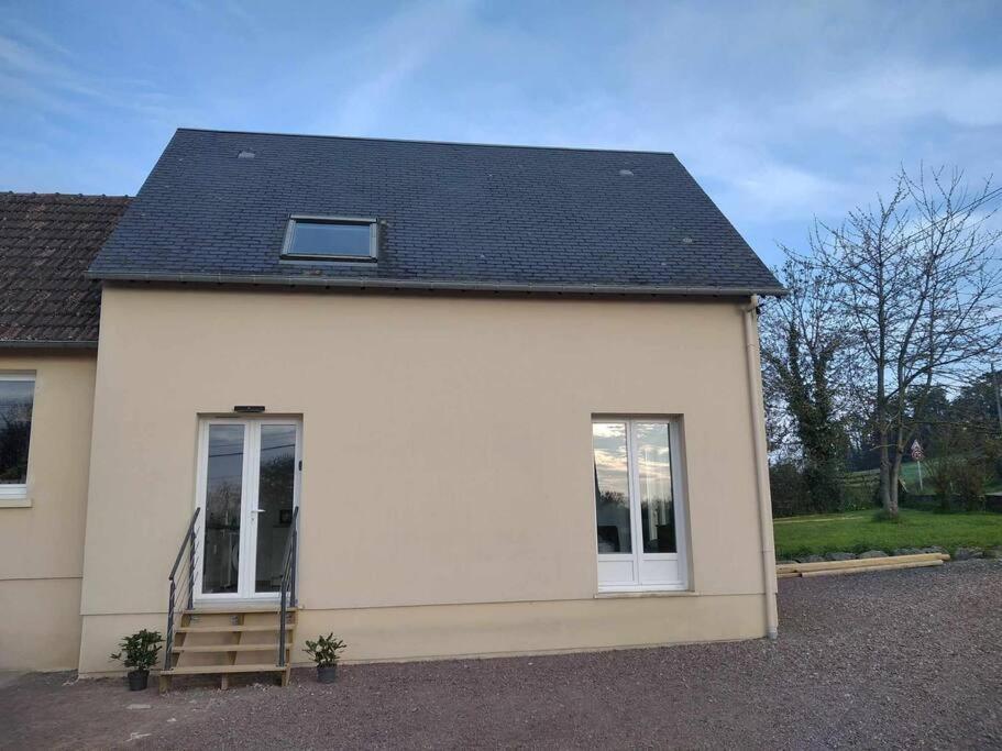 L Etablissement Gold Beach Propose 1 Hebergement , Maison 80M2 Avec Terrain 500M2, Parking Prive A 4 Min Du Port Artificiel D Arromanches, Services Accueil Personnalise, Lits Faits, Serviettes, Menage, Netflix, Wifi Ryes エクステリア 写真