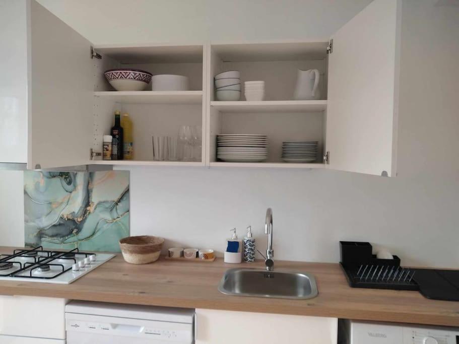 L Etablissement Gold Beach Propose 1 Hebergement , Maison 80M2 Avec Terrain 500M2, Parking Prive A 4 Min Du Port Artificiel D Arromanches, Services Accueil Personnalise, Lits Faits, Serviettes, Menage, Netflix, Wifi Ryes エクステリア 写真