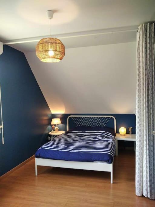 L Etablissement Gold Beach Propose 1 Hebergement , Maison 80M2 Avec Terrain 500M2, Parking Prive A 4 Min Du Port Artificiel D Arromanches, Services Accueil Personnalise, Lits Faits, Serviettes, Menage, Netflix, Wifi Ryes エクステリア 写真